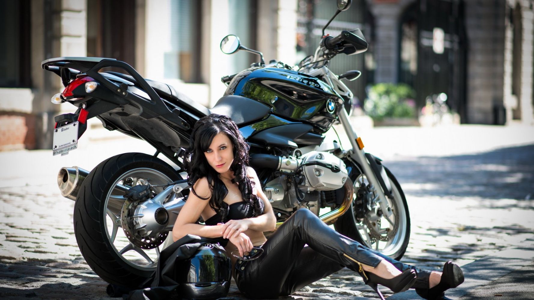 European women on bikes in Kishinev