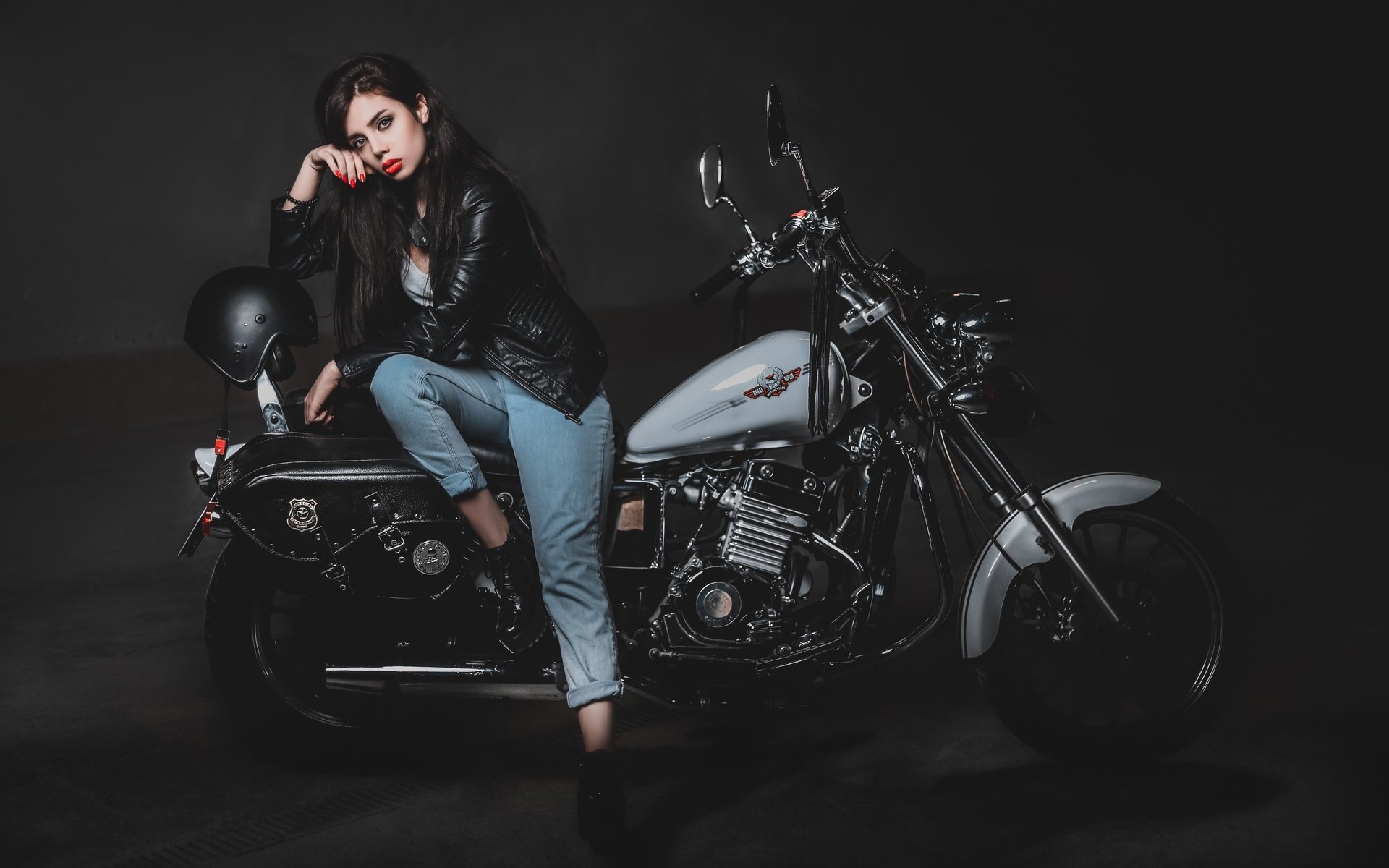 Biker girls: style and drive in Kishinev