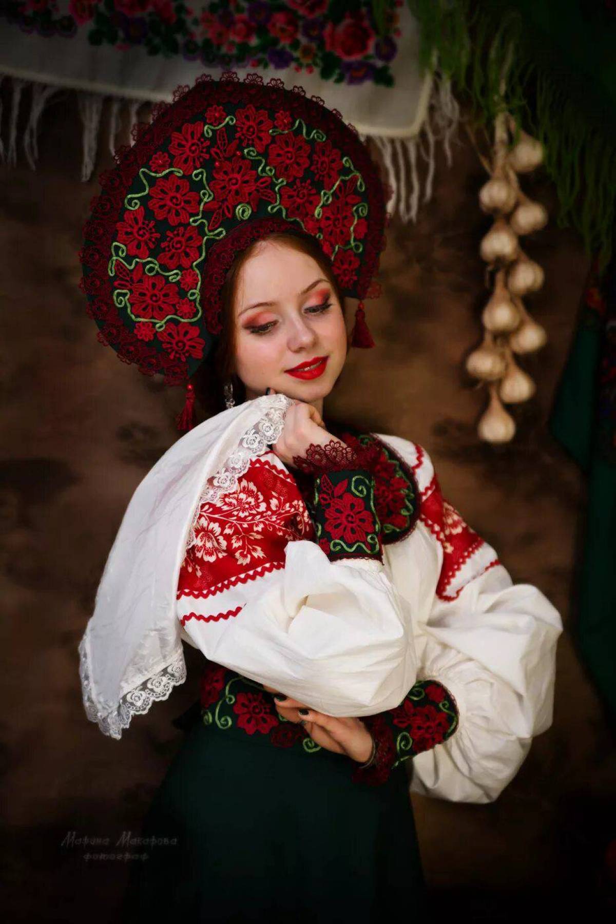 Women in Slavic costumes underwear in Kishinev