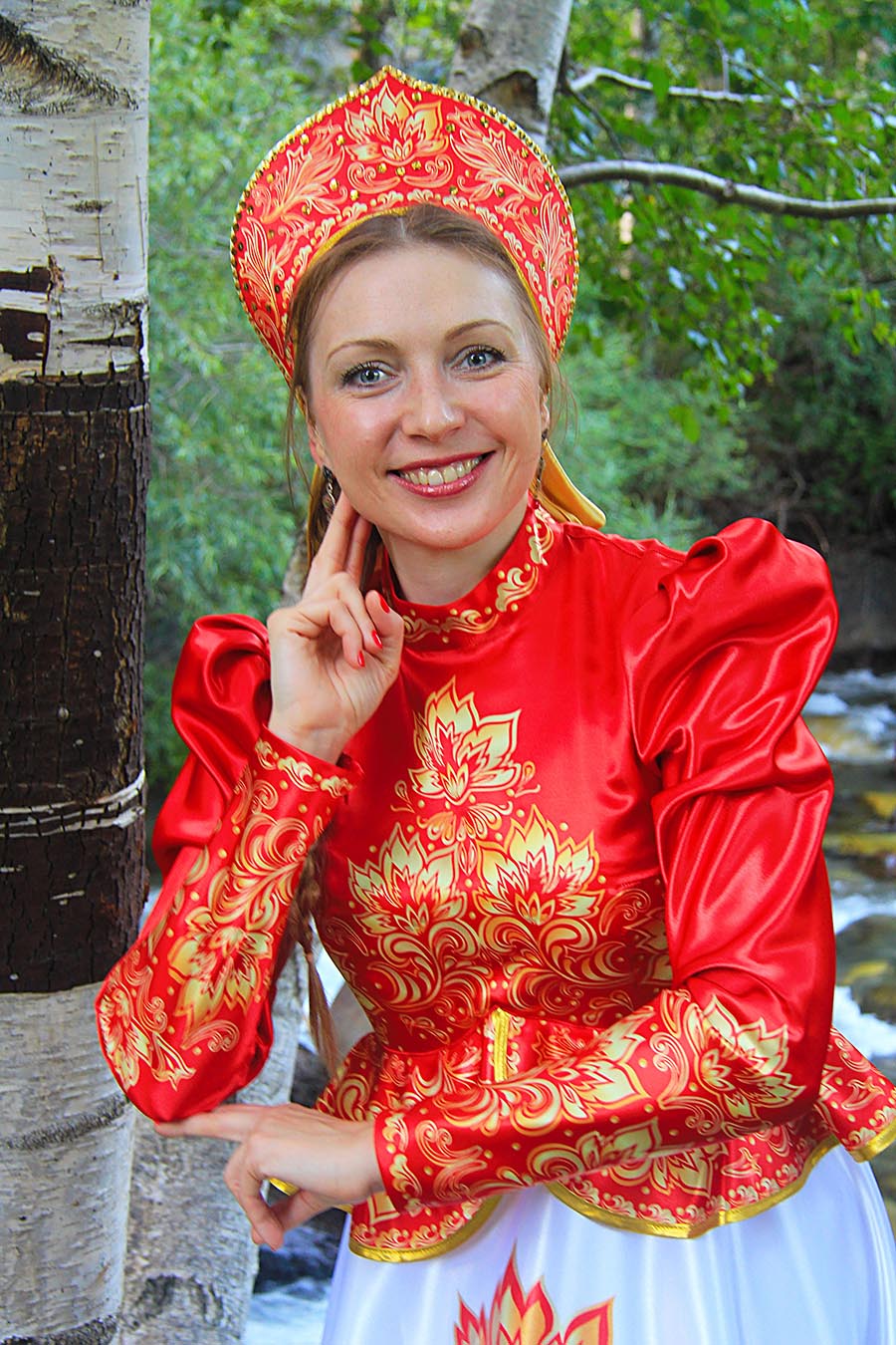 Women in Slavic costumes in Kishinev