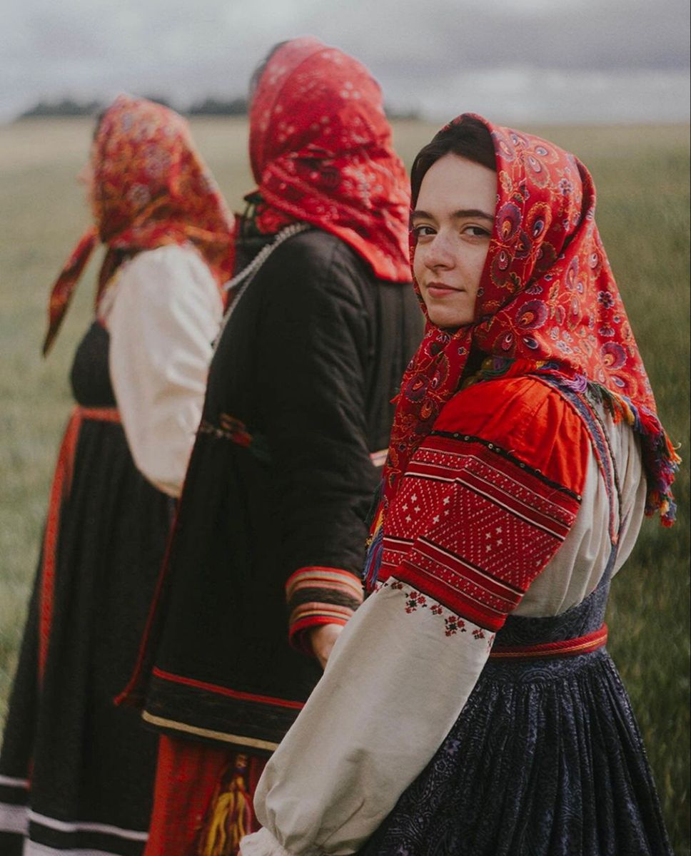Women in Slavic costumes in Kishinev
