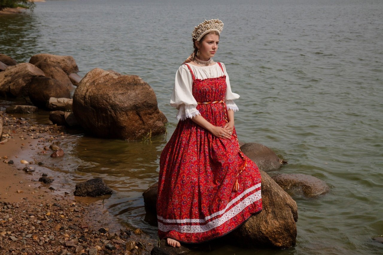 Women in Slavic costumes in Kishinev