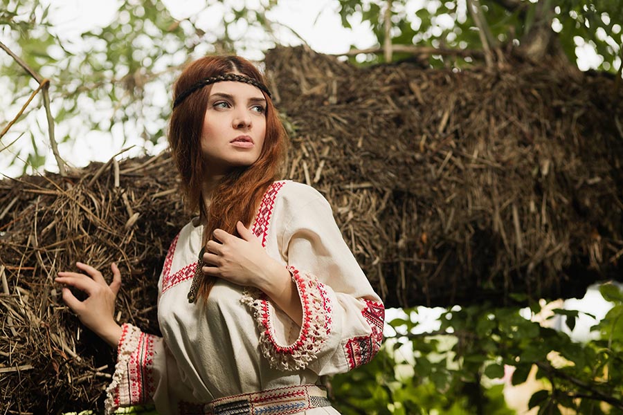 Women in Slavic costumes in Kishinev