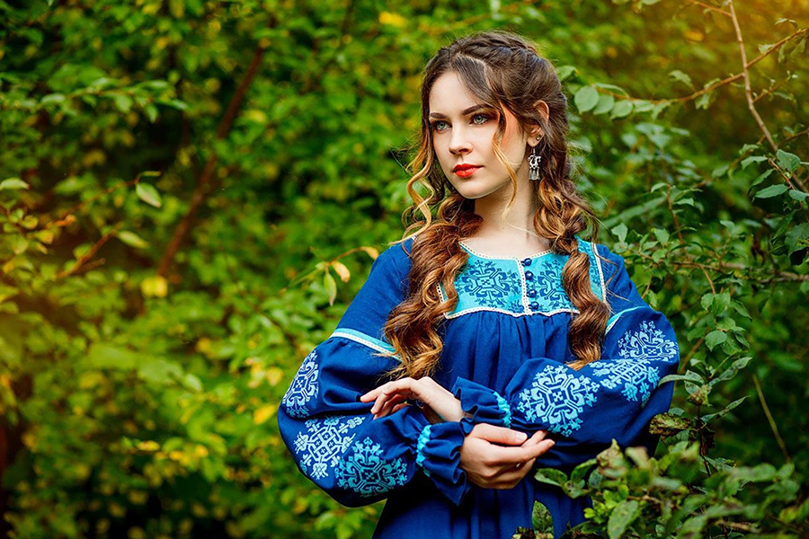 Sexy photo Women in Slavic costumes in Kishinev