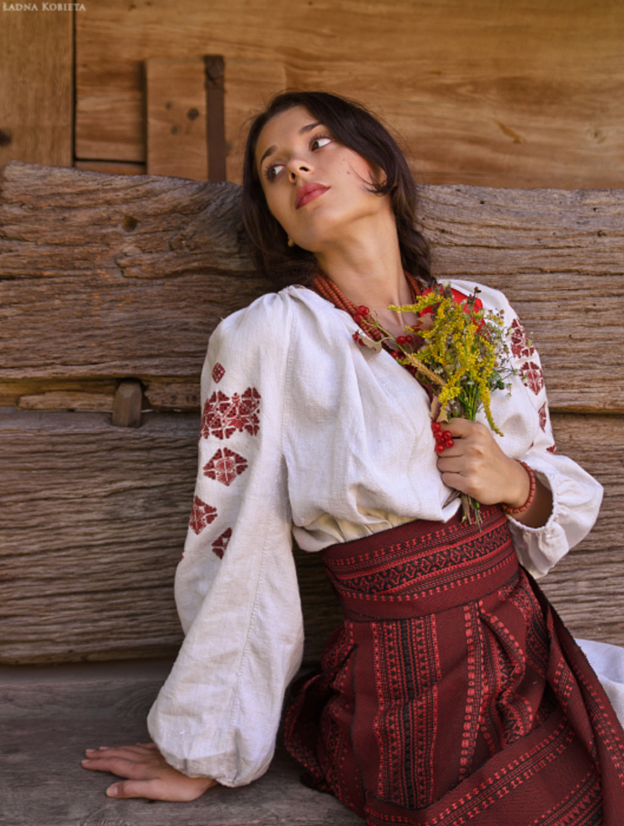 Girls in Slavic costumes in Kishinev