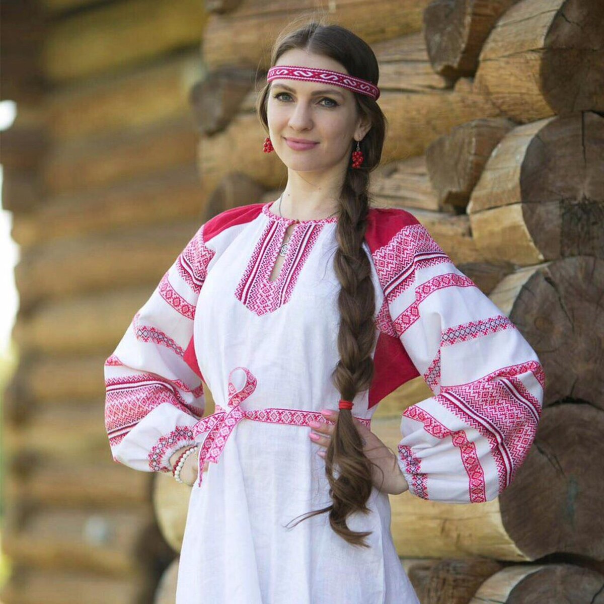 Girls in Slavic costumes in Kishinev