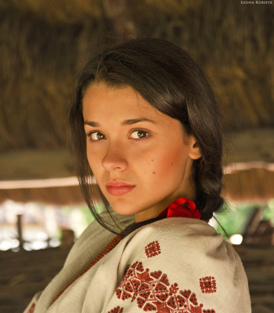 Girls in Slavic costumes in Kishinev