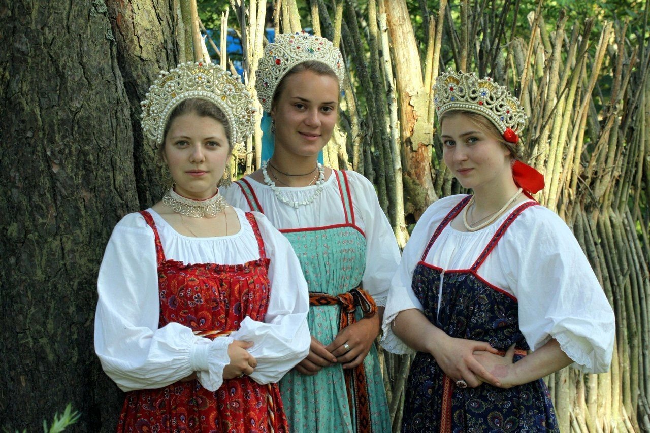 Sexy model Girls in Slavic costumes in Kishinev