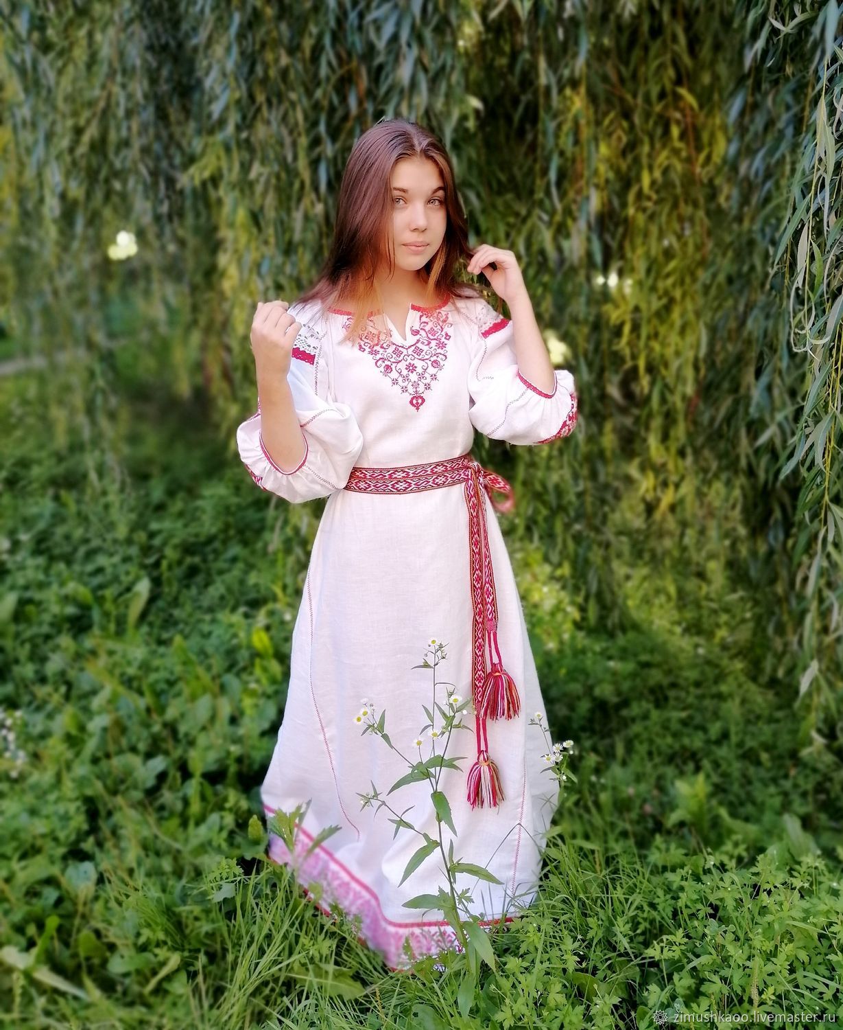 Girl Girls in Slavic costumes in Kishinev